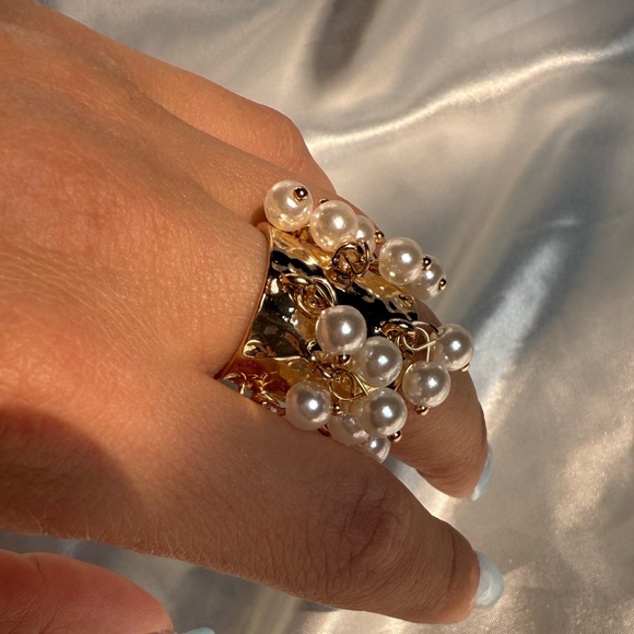 ZARA unique Pearl Cluster Ring - Picture 8 of 9